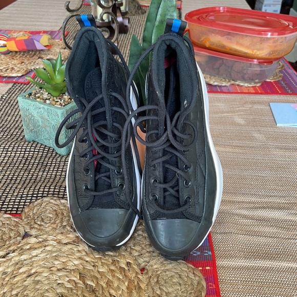 Authentic Brand New Converse” Never Worn” - Picture 6 of 8